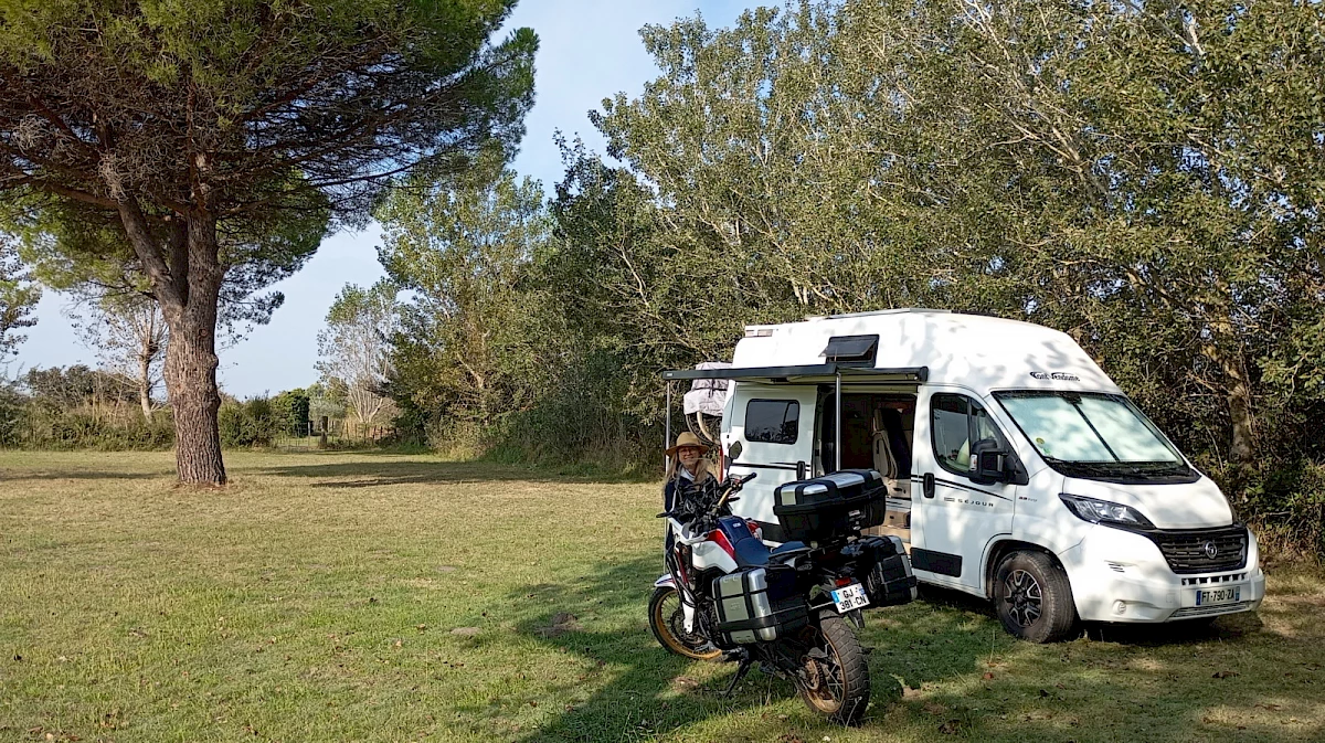 Camping Clos Peyron, à 10 minutes de la réserve.